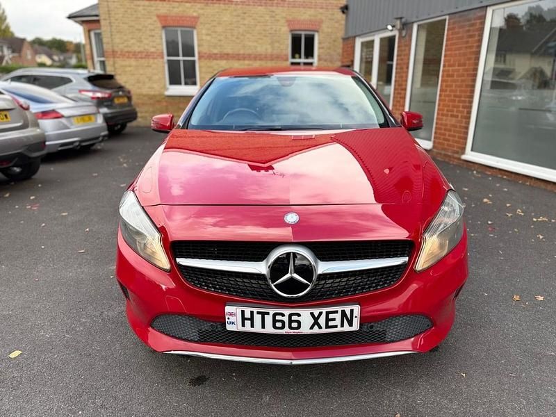 Used Mercedes A180 Executive 109 HP (80 kW) 2016 Red Hatchback