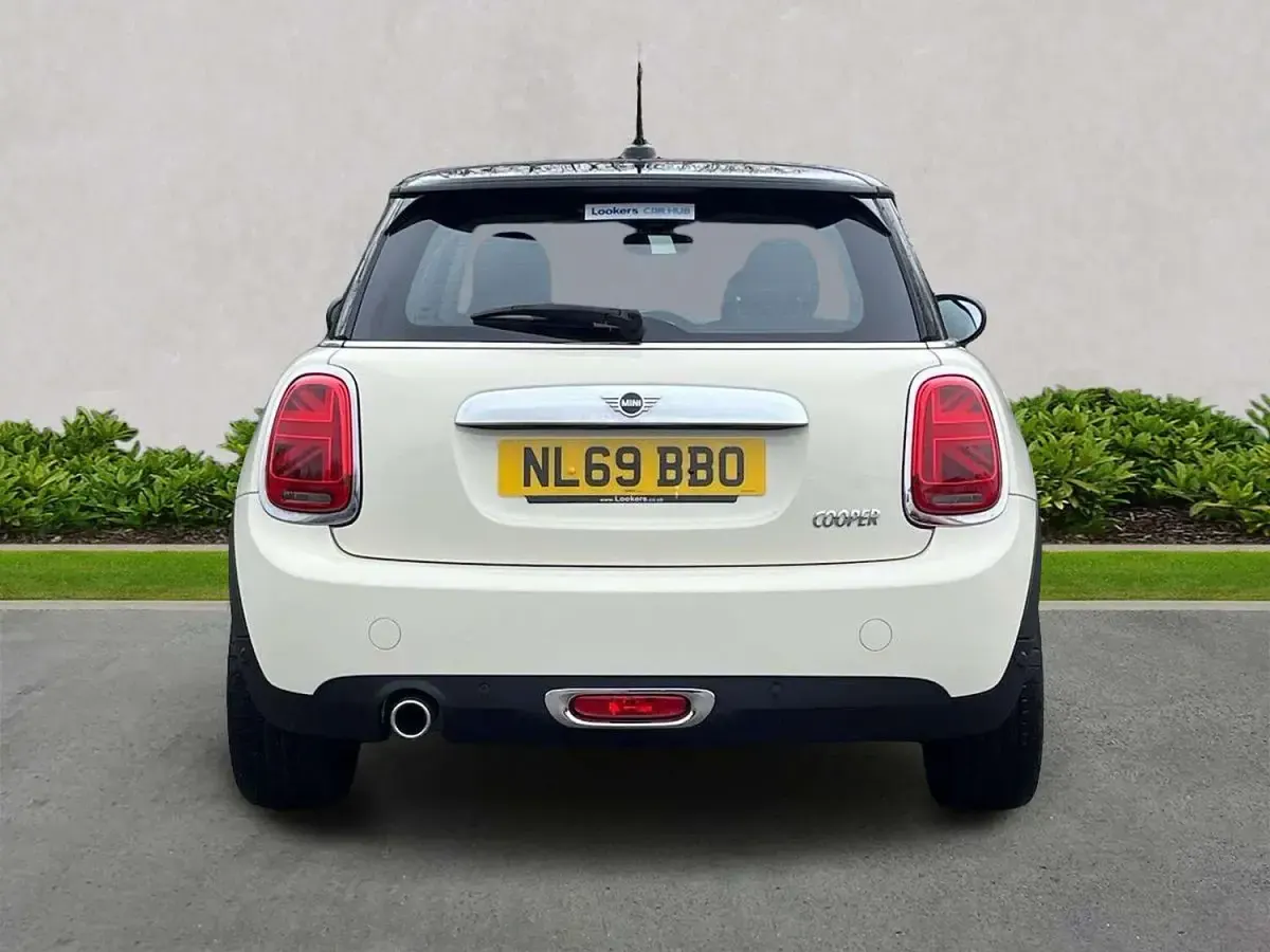 Used Mini Cooper Exclusive 136 HP (100 kW) 2019 White Hatchback