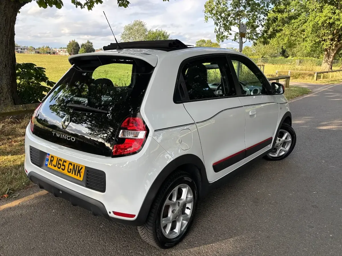 Used Renault Twingo Dynamique 2015 White Hatchback