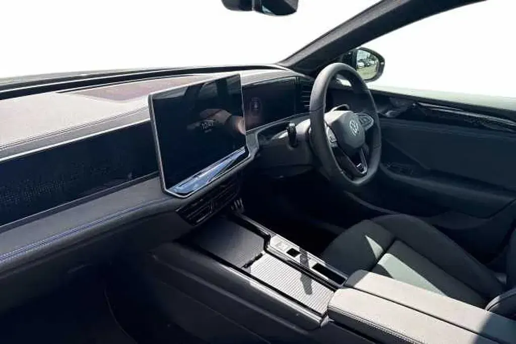 New VW Passat Black Edition 204 HP (150 kW) 2026 Diabase grey metallic grenadilla black metallic Estate
