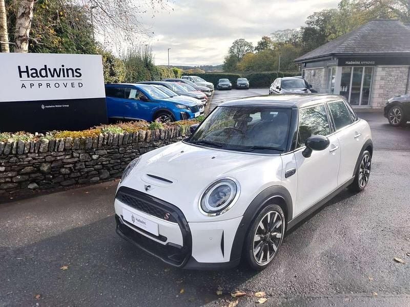 White Used 2022 Mini Cooper S Exclusive Hatchback | £21,995 (Fair price) - Image 1/4