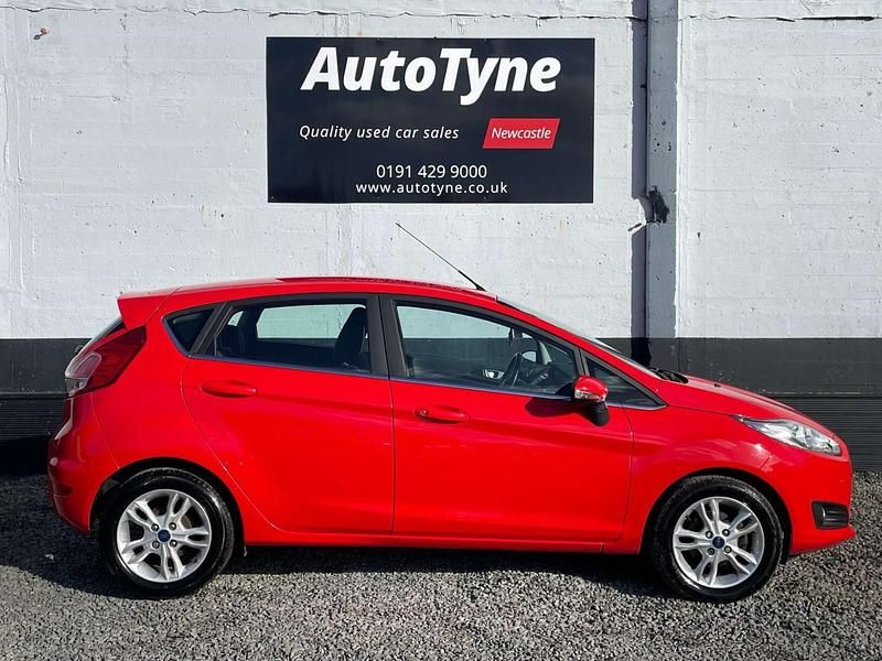 Used Ford Fiesta Zetec 2016 Red Hatchback