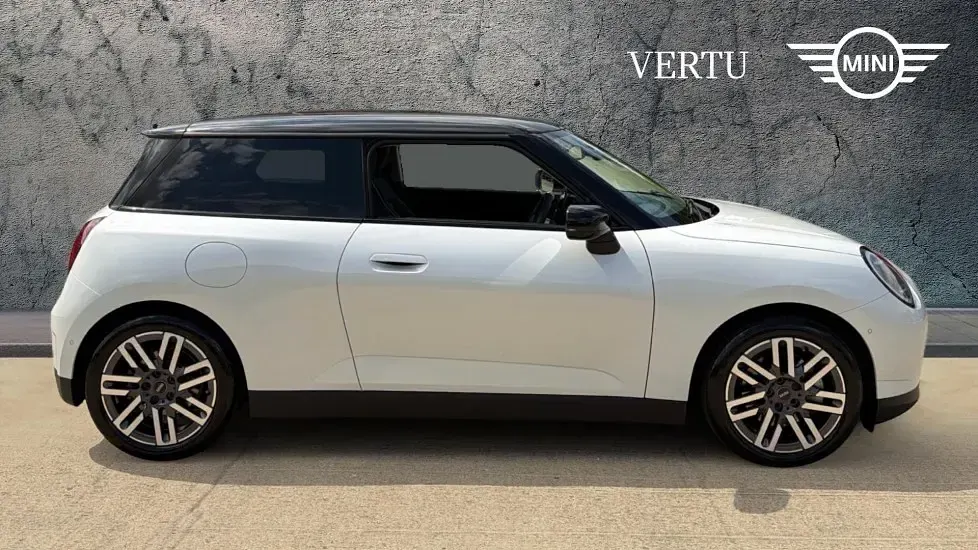 Used Mini Cooper SE Hatch 158 kW (215 HP) 2024 White Hatchback
