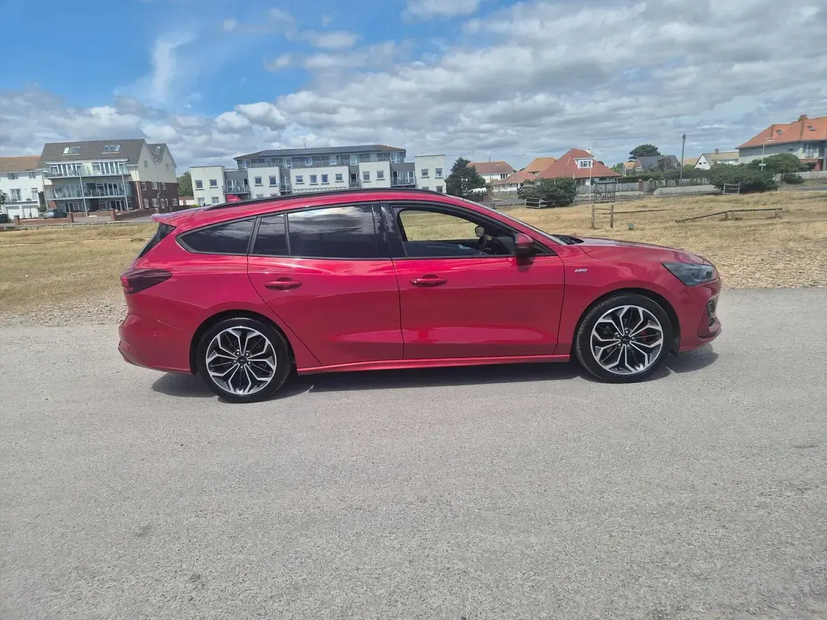 New Ford Focus ST-Line X 155 HP (114 kW) 2025 Red Estate