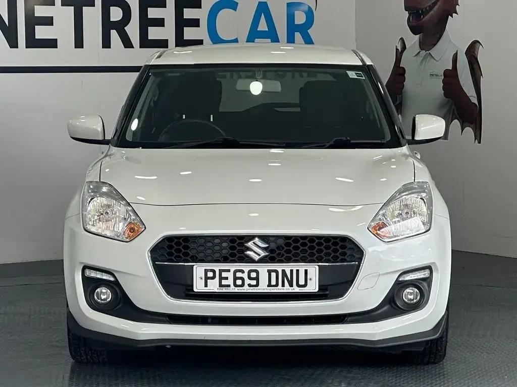 Used Suzuki Swift 90 HP (66 kW) 2019 White Hatchback