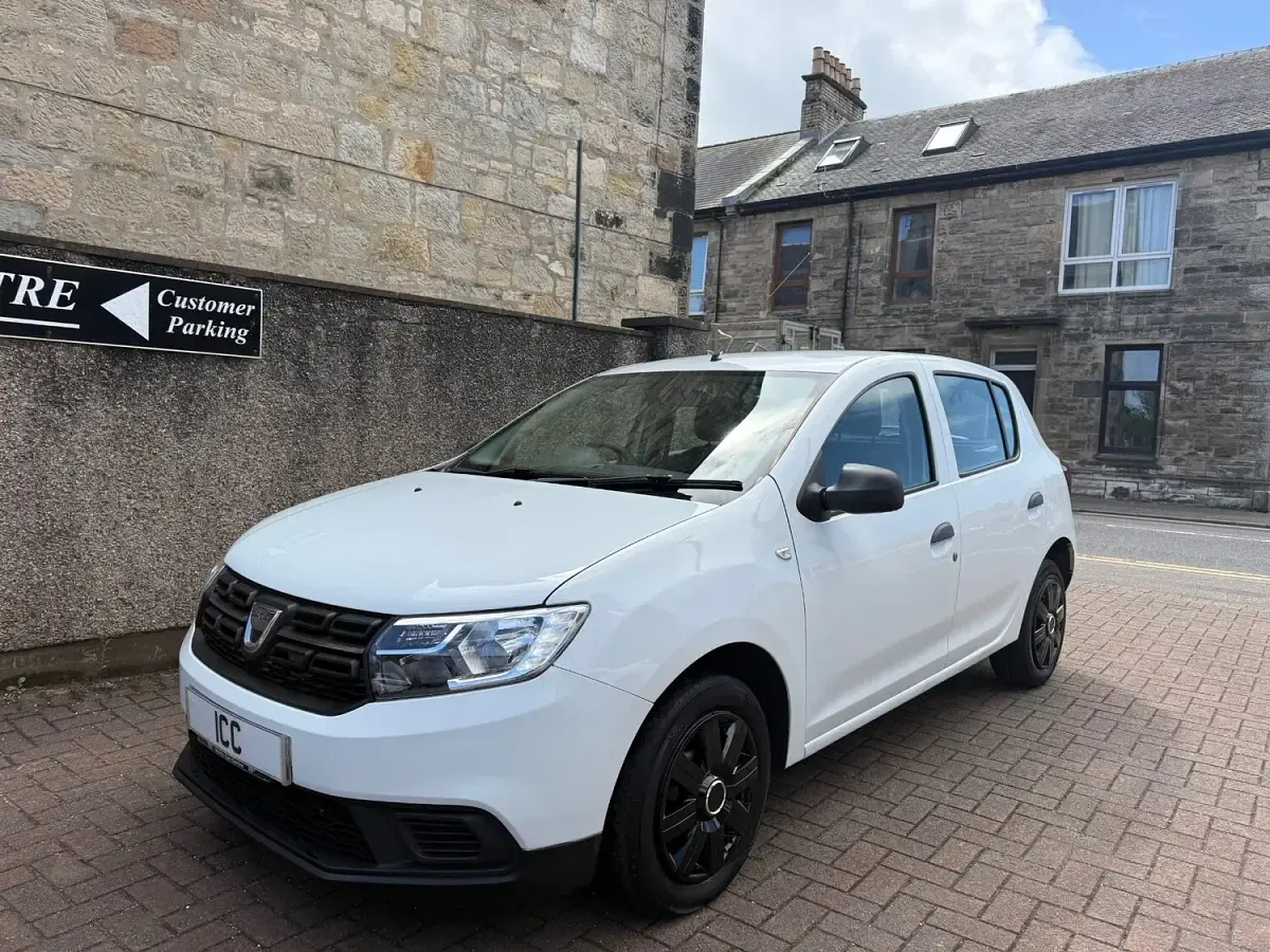 Used Dacia Sandero Acces 2017 White Hatchback