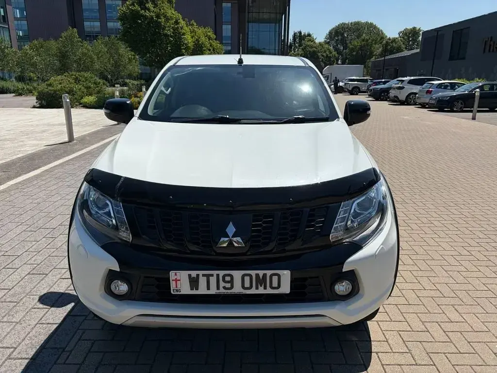 Used Mitsubishi L200 181 HP (133 kW) 2019 White Pickup