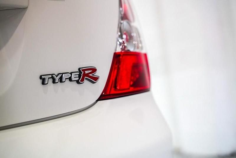 Used Honda Civic Type R 212 HP (155 kW) 2002 White Hatchback