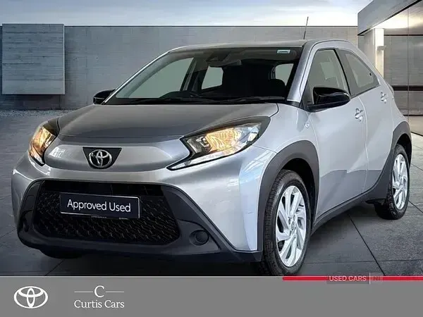 Used Toyota Aygo X PURE 72 HP (52 kW) 2022 Silver SUV