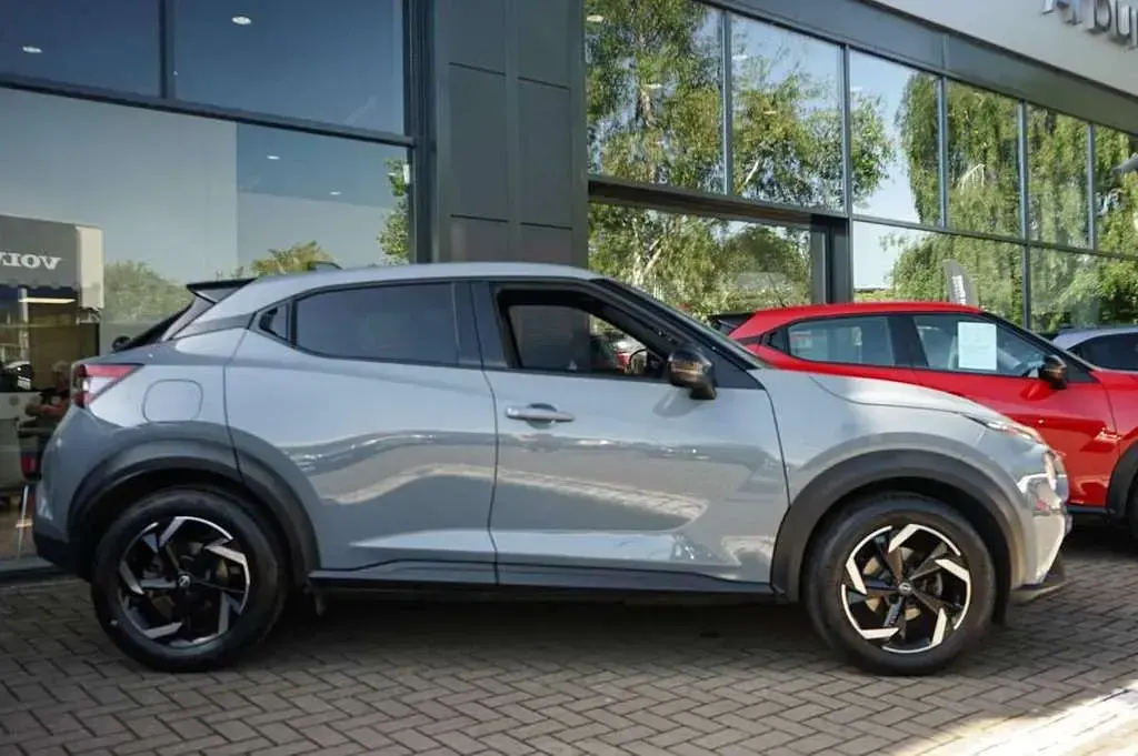 Used Nissan Juke N-Connecta 112 HP (82 kW) 2023 Grey SUV