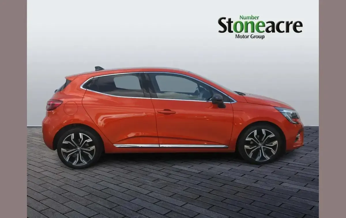 Used Renault Clio Techno 88 HP (64 kW) 2023 Orange Hatchback