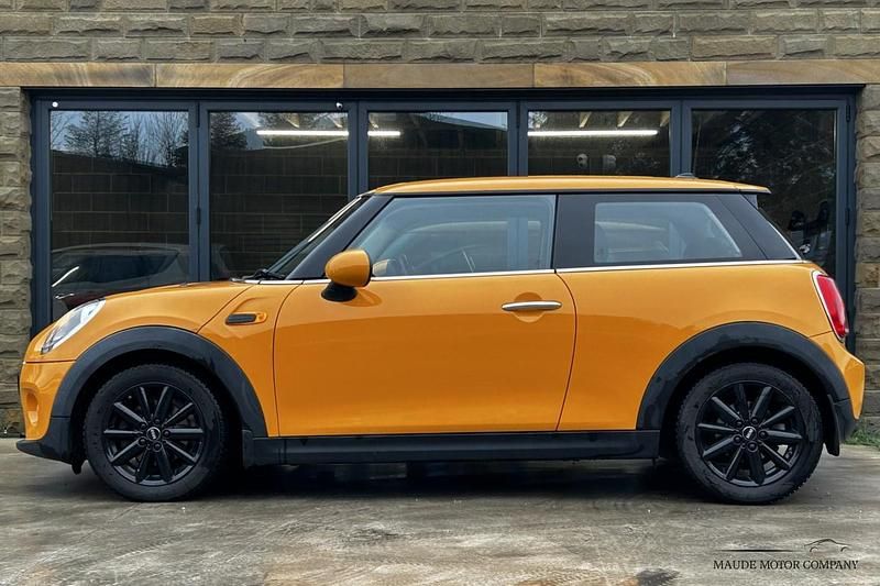 Used Mini Cooper Hatch 136 HP (100 kW) 2015 Orange Hatchback