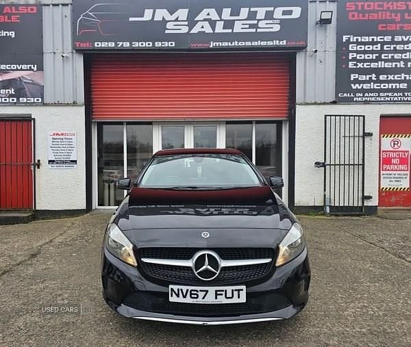 Begagnad Mercedes A180 Executive 109 HK (80 kW) 2018 Svart Halvkombi