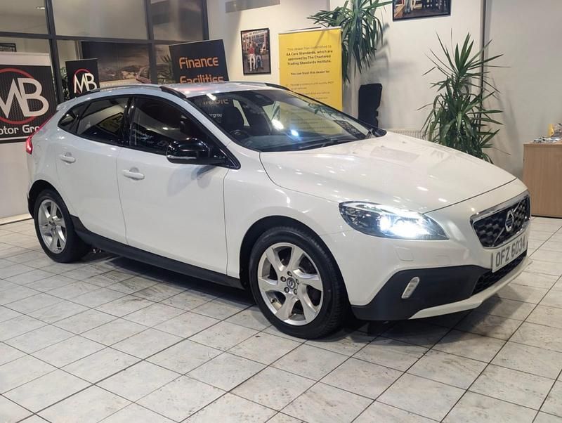 Used Volvo V40 2013 White Hatchback