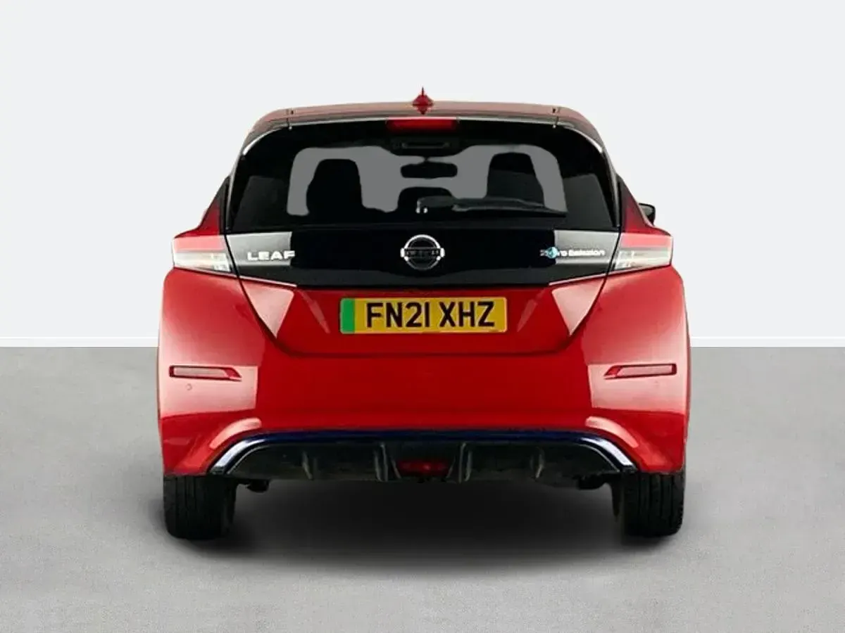 Used Nissan Leaf N-Connecta 110 kW (150 HP) 2021 Red Hatchback