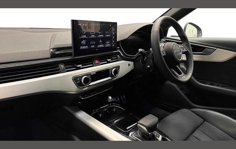 Used Audi A4 S-Line 200 HP (147 kW) 2024 White Estate