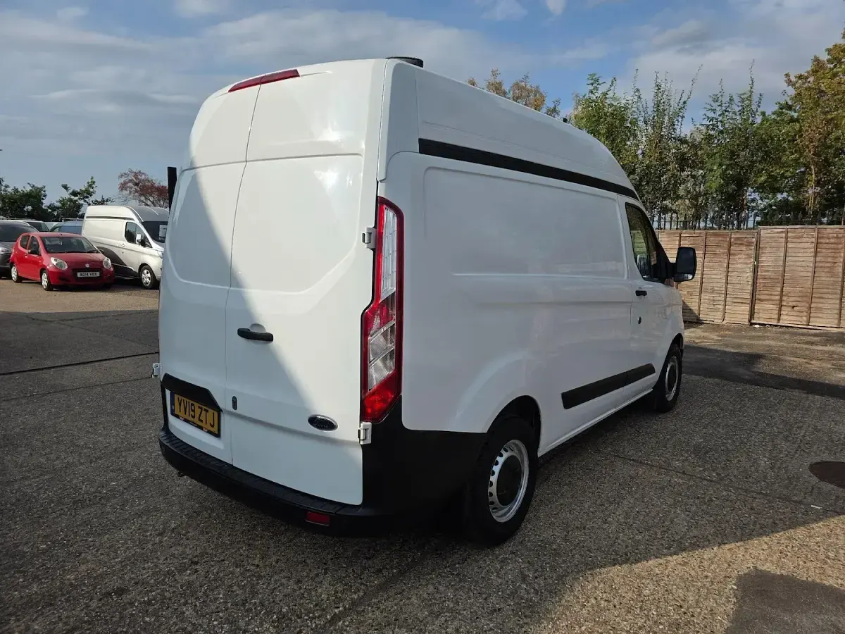 Used Ford Transit Custom 105 HP (77 kW) 2019 White Van