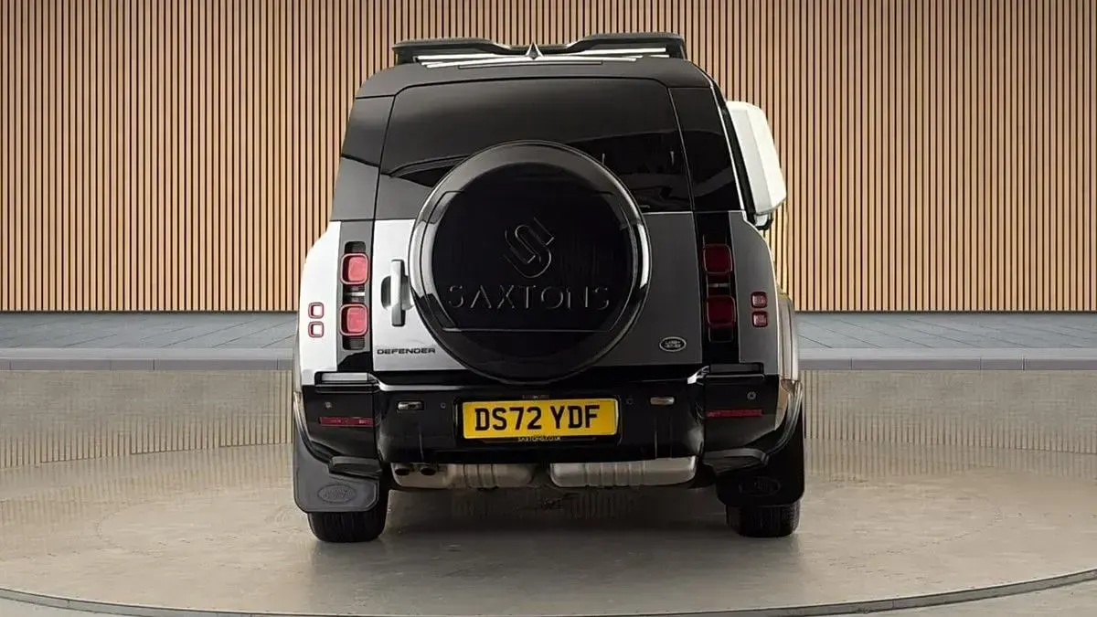 Used Land Rover Defender HSE Dynamic 300 HP (220 kW) 2022 Eiger grey SUV