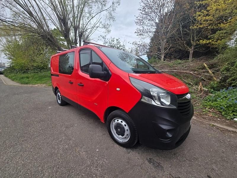 Used Vauxhall Vivaro 120 HP (88 kW) 2015 Red