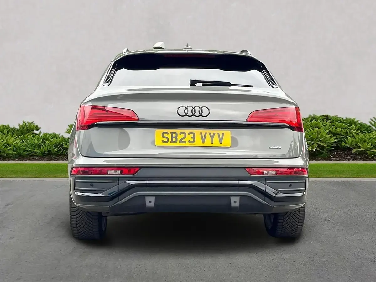 Used Audi Q5 Comfort 204 HP (150 kW) 2023 Grey SUV