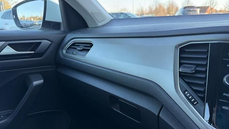 Used VW T-Roc SE 115 HP (84 kW) 2020 White SUV