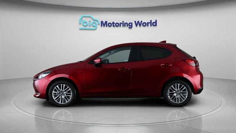 Usado Mazda 2 Inclusive 115 HP (84 kW) 2022 Vermelho Citadino