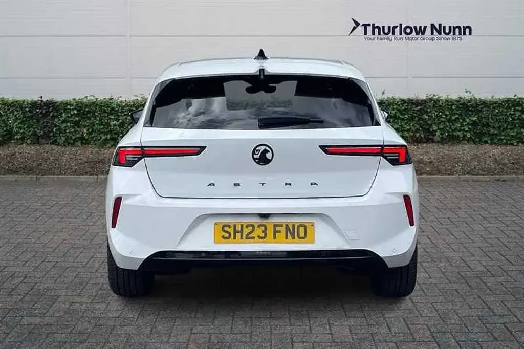 Used Vauxhall Astra S 130 HP (95 kW) 2023 White Hatchback