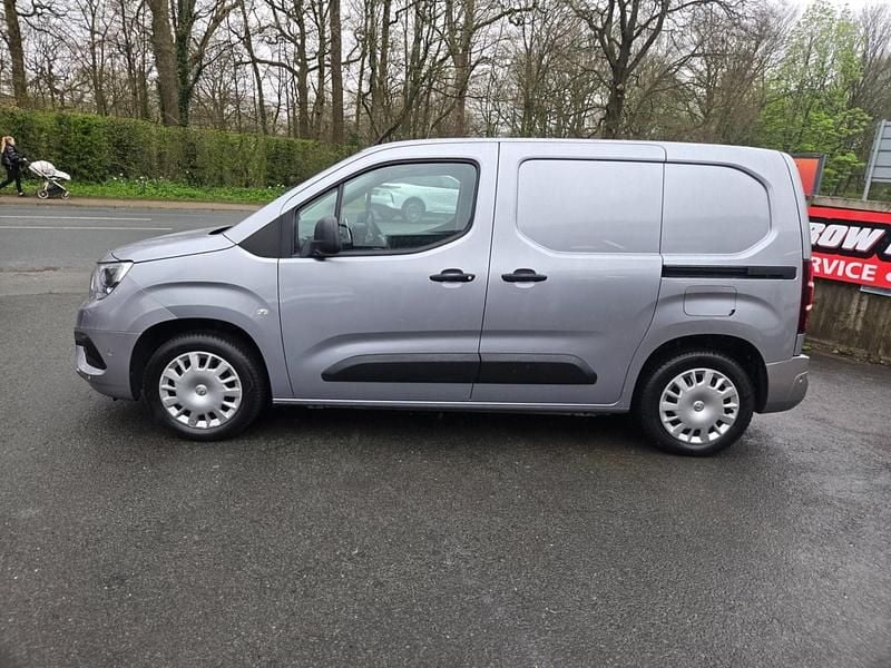 Second-hand Vauxhall Combo Sportive 100 CP (73 kW) 2019 Gri Monovolum