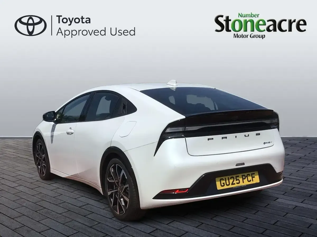 Used Toyota Prius 2025 White Hatchback