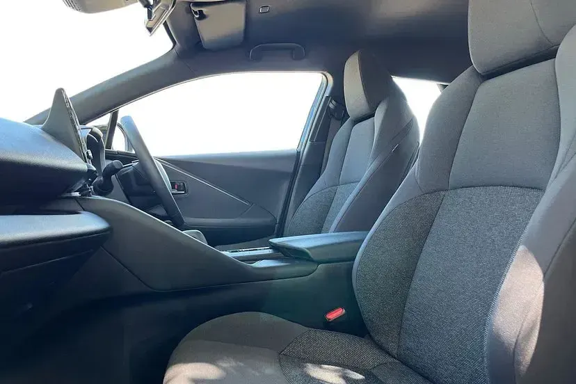 Used Toyota C-HR 138 HP (101 kW) 2025 Midnight teal SUV