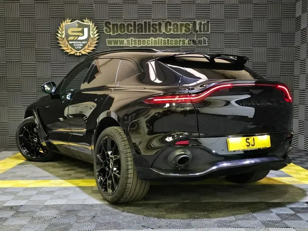 Used Aston Martin DBX 550 HP (404 kW) 2020 Black SUV