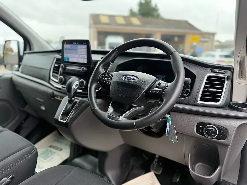 Used Ford Transit Custom Limited 130 HP (95 kW) 2023 White Van