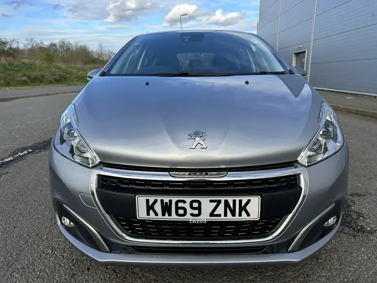 Käytetty Peugeot 208 2019 Harmaa Viistoperä