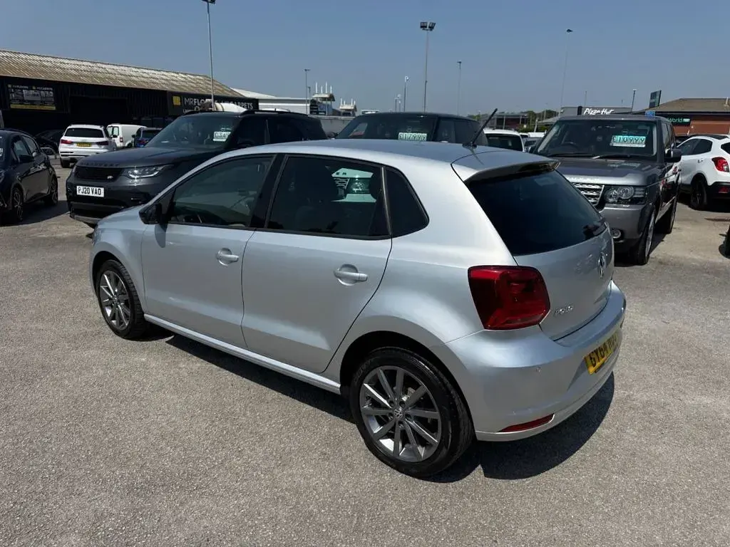 Used VW Polo Design 90 HP (66 kW) 2014 Silver Hatchback