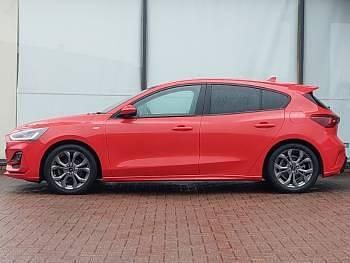 Used Ford Focus ST-Line 125 HP (91 kW) 2023 Red Hatchback