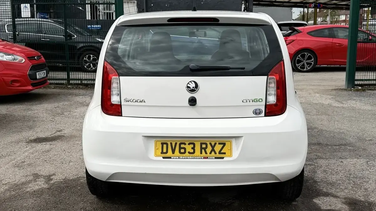 Used Skoda Citigo Elegance 75 HP (55 kW) 2013 White Hatchback