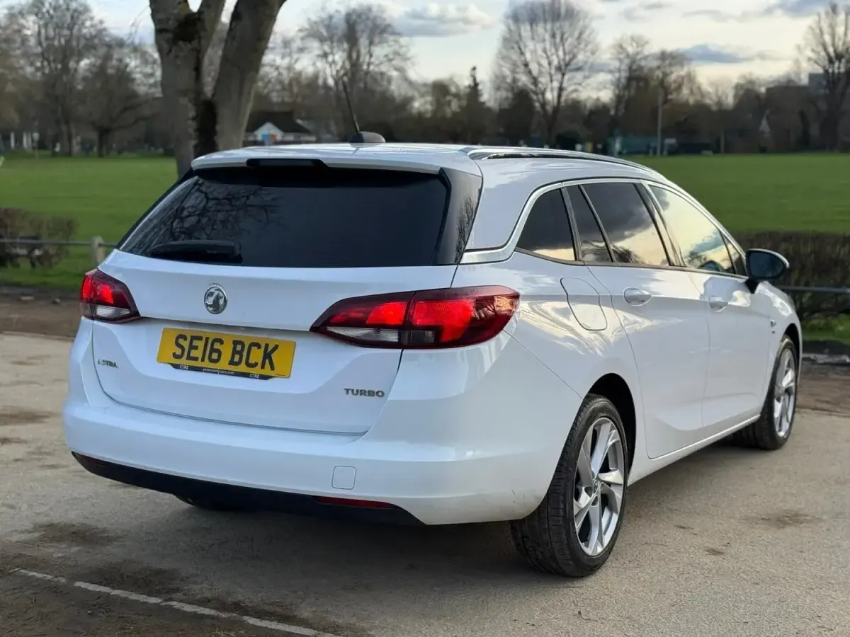 Second-hand Vauxhall Astra SRi 125 CP (91 kW) 2016 Alb Break