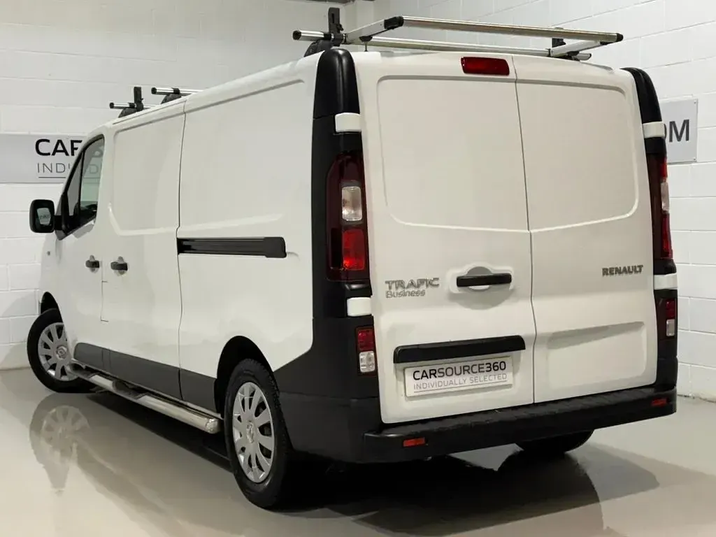 Used Renault Trafic Business 145 HP (106 kW) 2019 White MPV