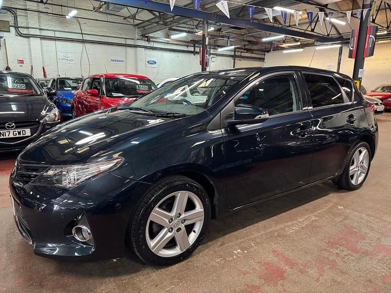 Used Toyota Auris 132 HP (97 kW) 2014 Grey Hatchback