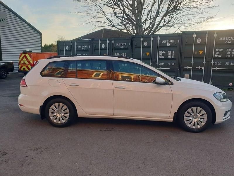 Begagnad VW Golf VII S 115 HK (84 kW) 2019 Vit Kombi