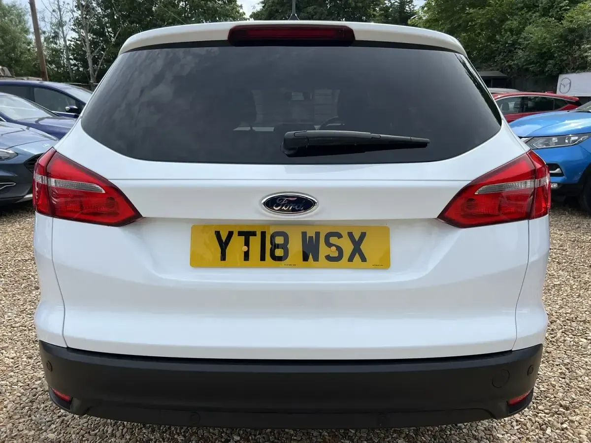 Used Ford Focus Zetec 120 HP (88 kW) 2018 White Estate