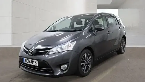 Used Toyota Verso Design 112 HP (82 kW) 2016 Grey MPV