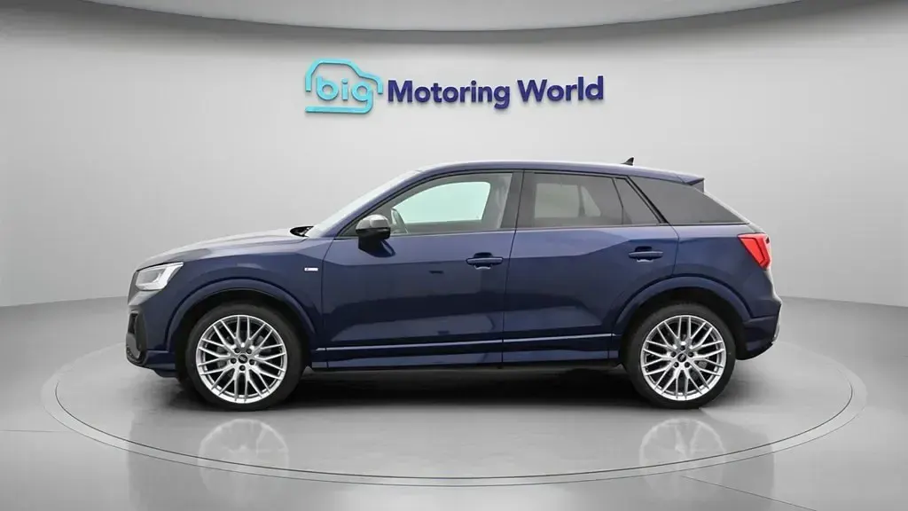 Używany Audi Q2 Black Edition 150 KM (110 kW) 2021 Niebieski SUV