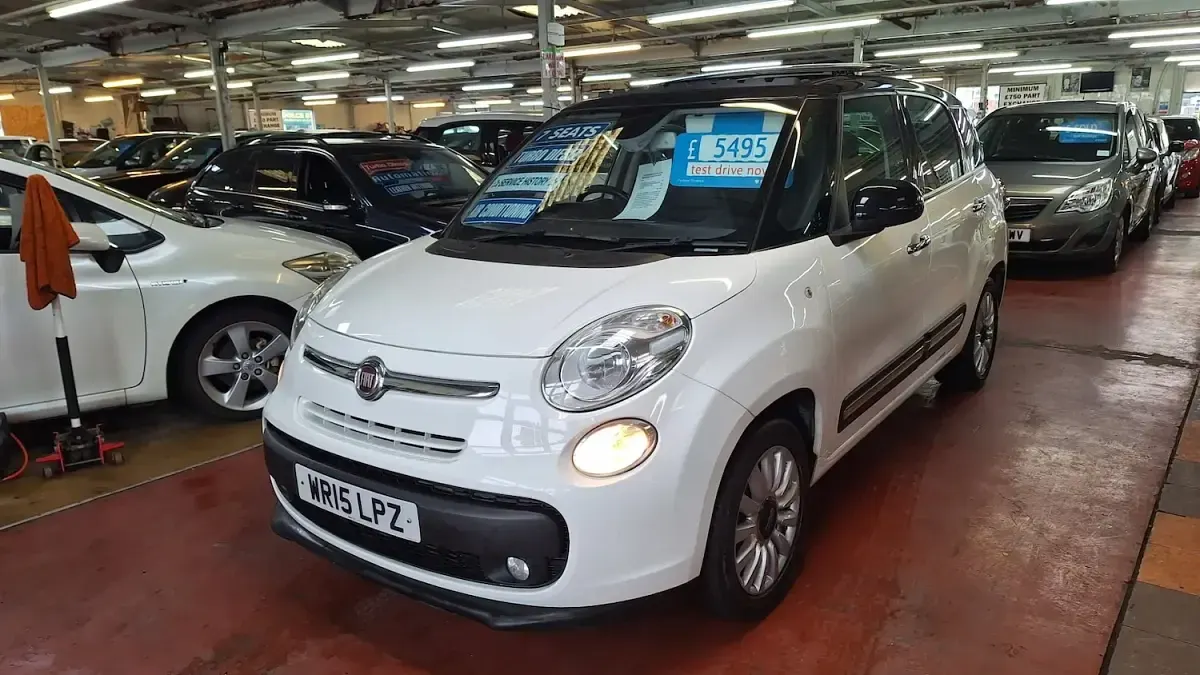 Used Fiat 500L Lounge 120 HP (88 kW) 2015 White MPV