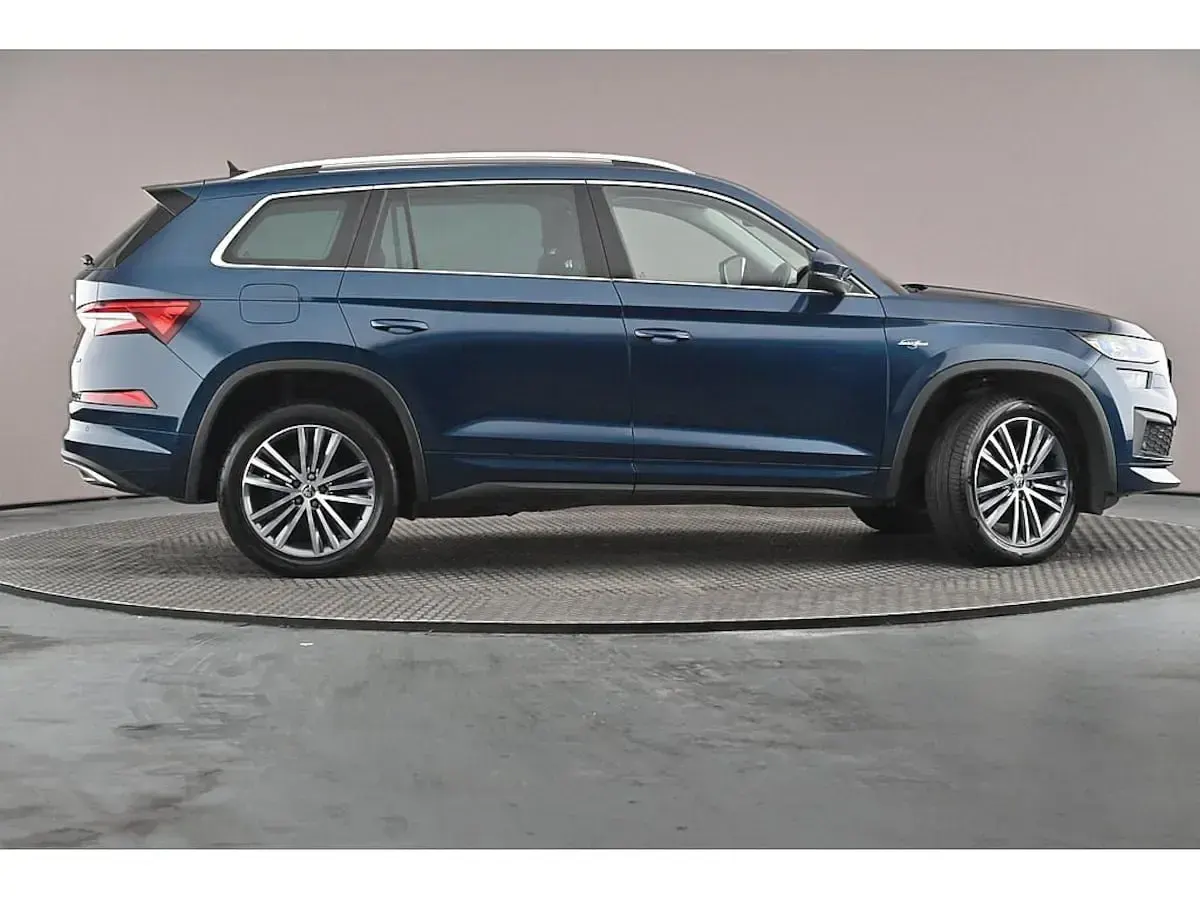 Used Skoda Kodiaq LAURIN & KLEMENT 140 HP (102 kW) 2023 Petrol blue metallic SUV