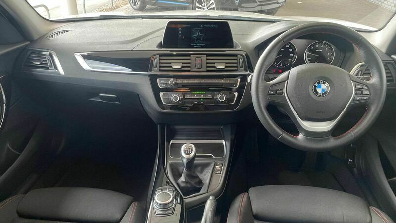 Used BMW 118 Sport Line 134 HP (98 kW) 2019 White Hatchback