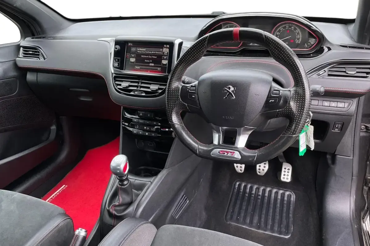 Used Peugeot 208 GTi by Peugeot Sport 208 HP (152 kW) 2016 Black Hatchback