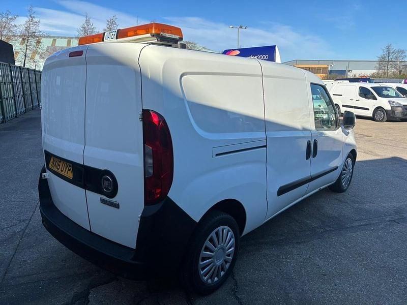 Used Fiat Doblò 90 HP (66 kW) 2016 White MPV