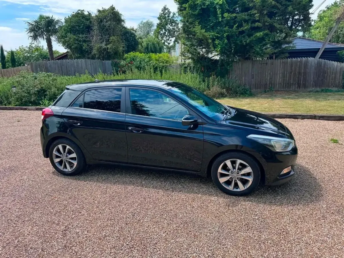 Used Hyundai i20 SE 100 HP (73 kW) 2015 Black Hatchback