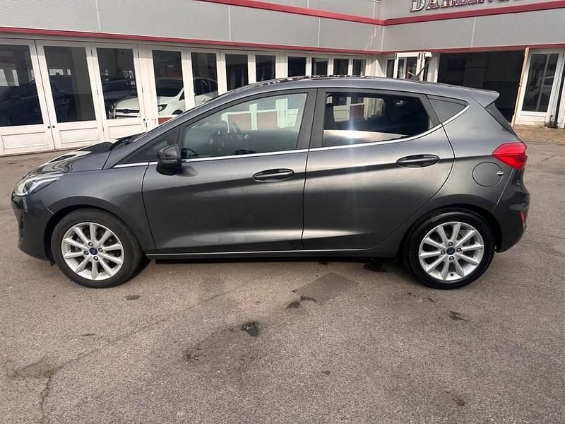 Used Ford Fiesta Titanium 100 HP (73 kW) 2017 Grey Hatchback